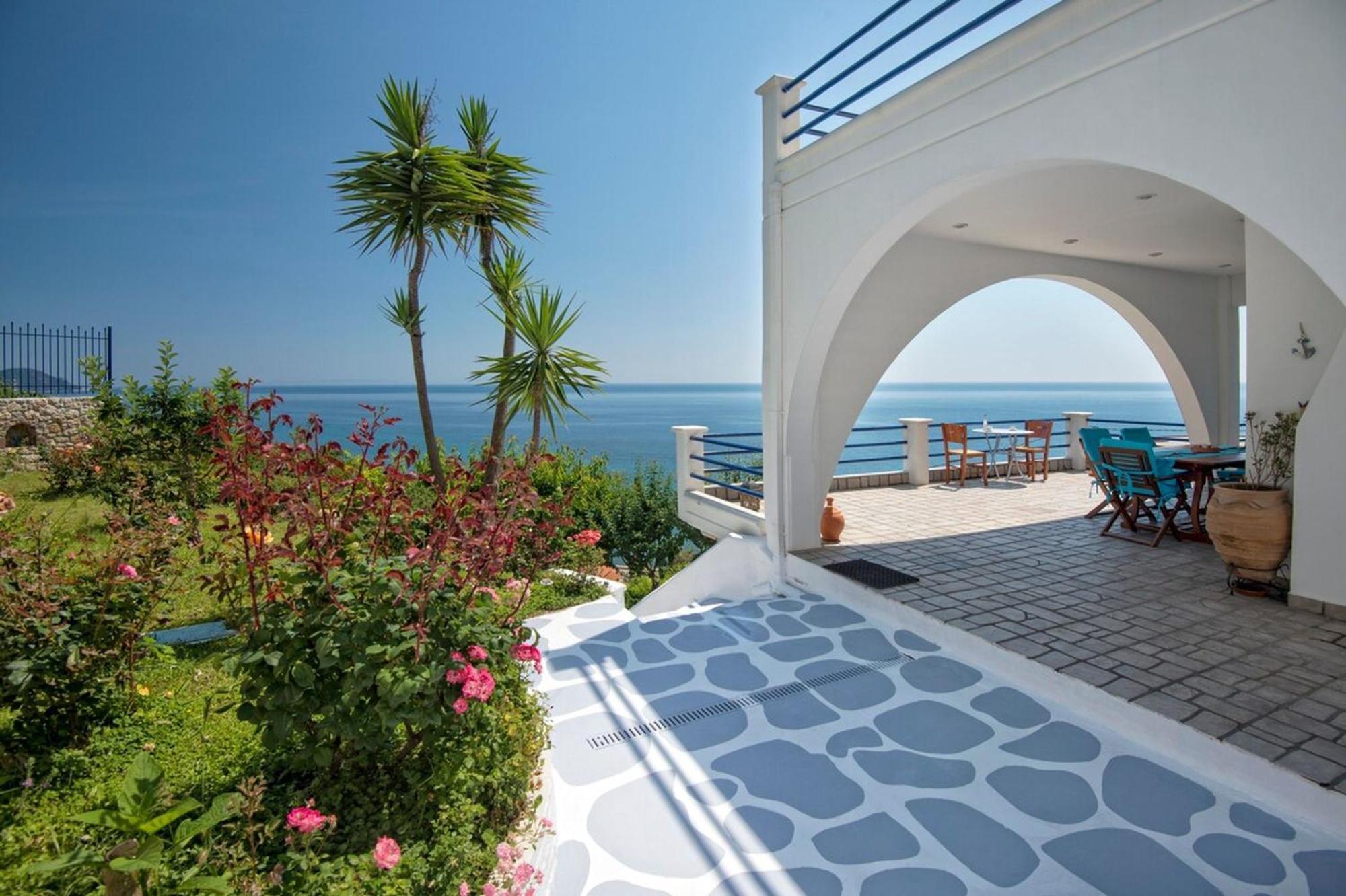 Blue Dream Seaside Villa With Superb Sea Views Кими Екстериор снимка